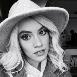 Meet your Posher, Alexis