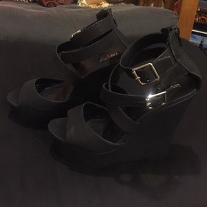 Black Wedges