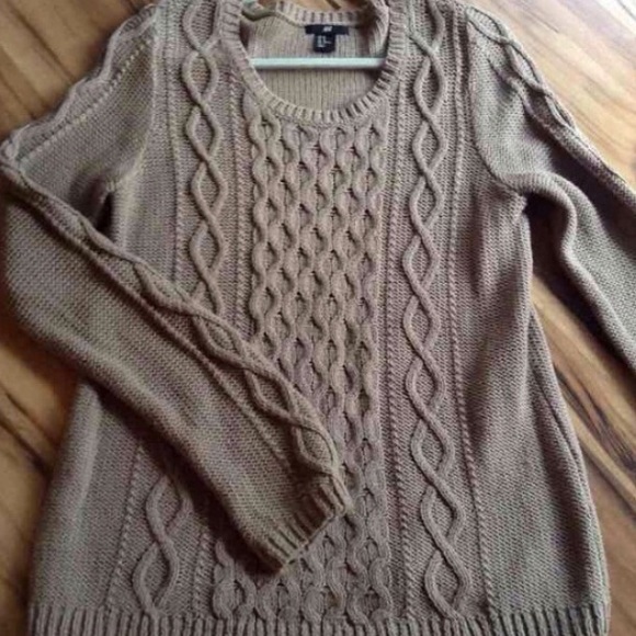 Knit sweater and Redskins beanie bundle