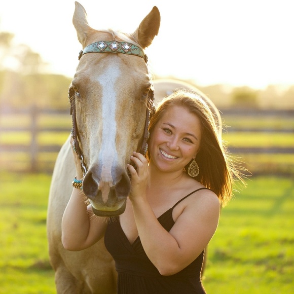 Meet your Posher, Taylor - Picture 4 of 4