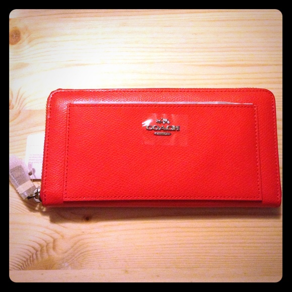 Coach Crossgrain Leather Accordion Zip Wallet