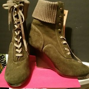 Cute wedge- timberland style-never worn