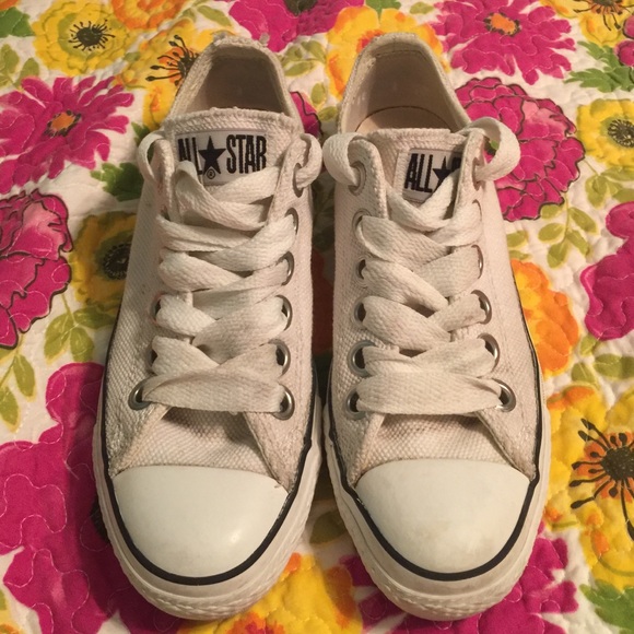 Converse Size 8 white burlap canvas