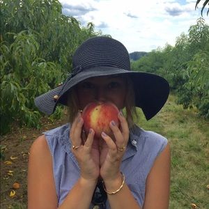 Meet your Posher, Hayley