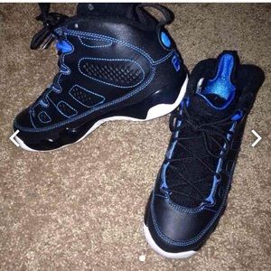 JORDANS YOUTH SIZE 2 !