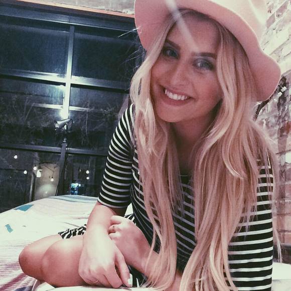 Meet your Posher, Aisha - Picture 1 of 1