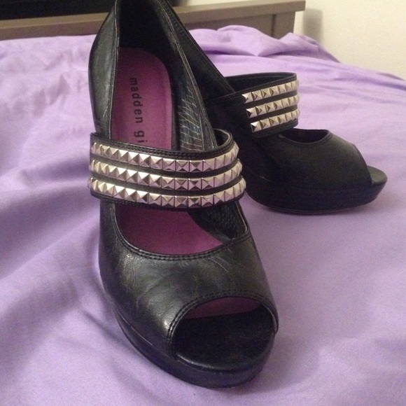 Madden girl studded pumps