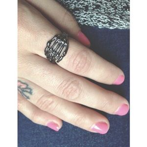 Skeleton hand ring💀