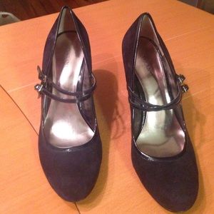 Alfaro navy suede heels