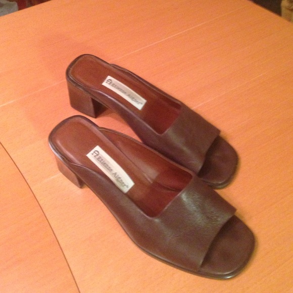 Etienne Aigner brown pumps