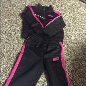 KIDS Nike Zip-Up & Joggers SET. size 18M BRAND NEW