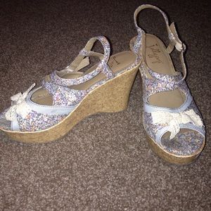 FLORAL PRINT WEDGES
