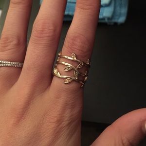 Gold floral detail ring