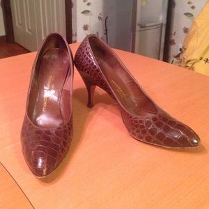 Genuine brown crocodile vintage heels