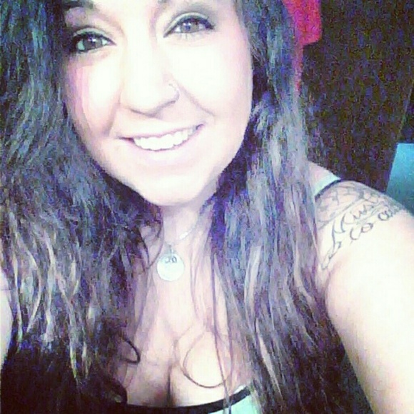 Meet your Posher, Renee - Picture 2 of 4