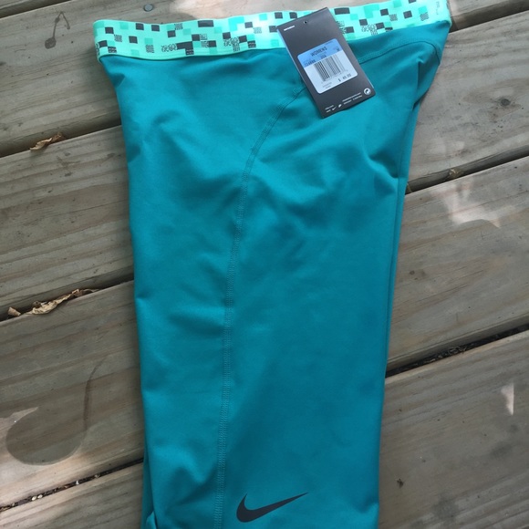 NWT Nike PRO 11" Glitch Waistband Training shorts