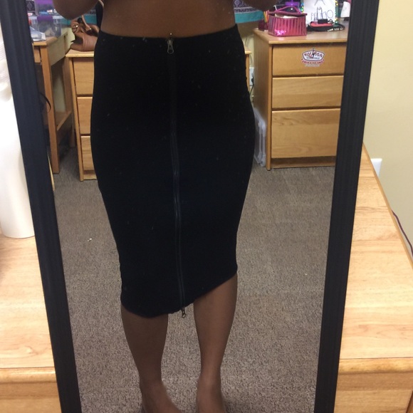 Black Midi skirt with zipper down front.