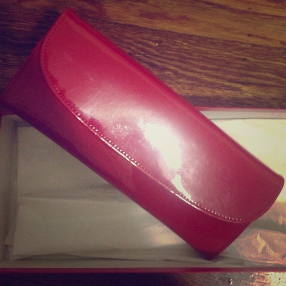 Red clutch