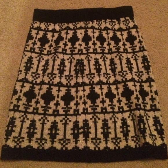 Black and cream Aztec wool skirt from Maurice's. - Picture 2 of 3
