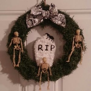 Halloween skeleton wreath