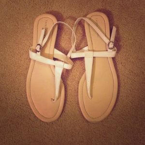 White strap be sandals
