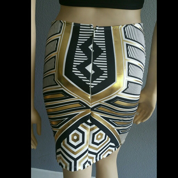 Blk, Wht, & Gold Skirt - Picture 3 of 4