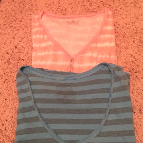2 V neck, short sleeve tees - Picture 1 of 3