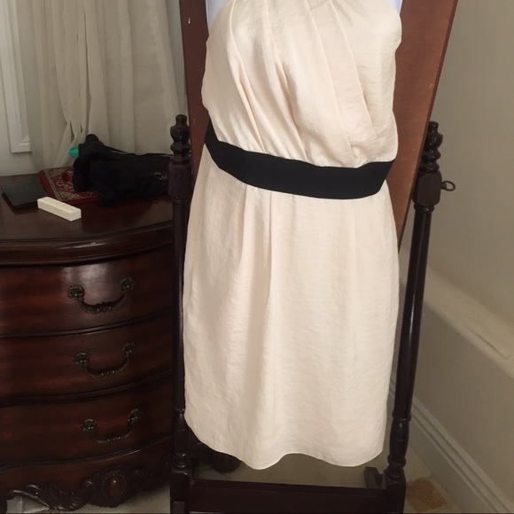 Off white color dress - Picture 2 of 3