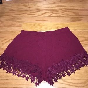 🌺🌻 Burgundy Floral Trim Shorts