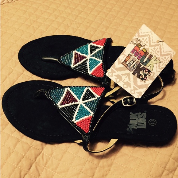 Black Maya triangle beads sandal, size 10.