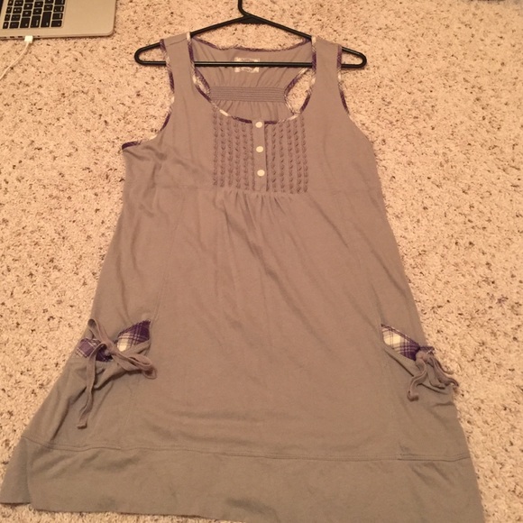 Sleeveless Blouse - Picture 1 of 3