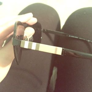 Burberry Aviators!