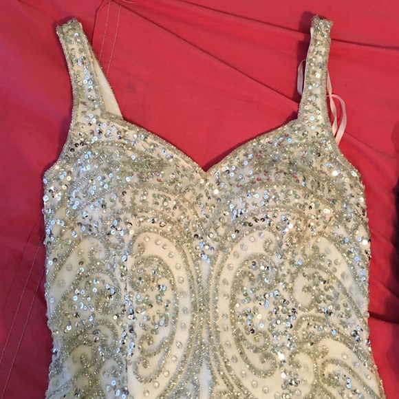 PROM DRESS - Picture 2 of 4