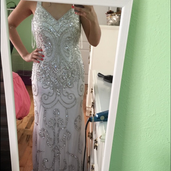 PROM DRESS - Picture 4 of 4