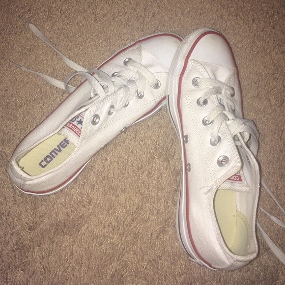 GREAT CONDITION white low top converse size 6
