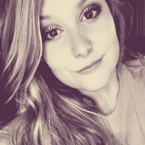 Meet your Posher, Simone - Picture 1 of 2