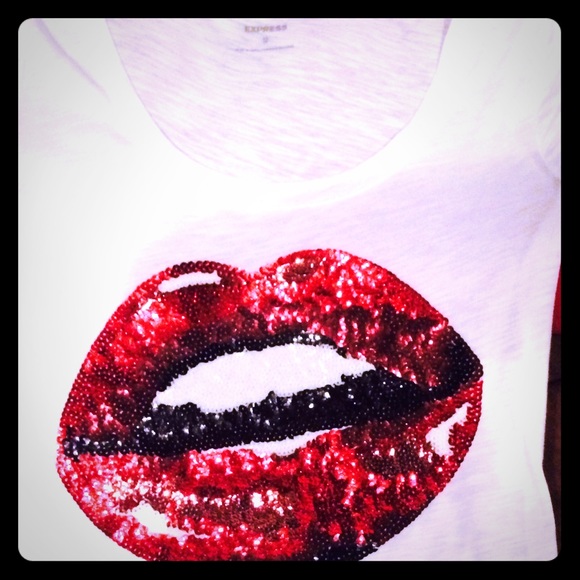 Express sequence lips tee extremely amazing!