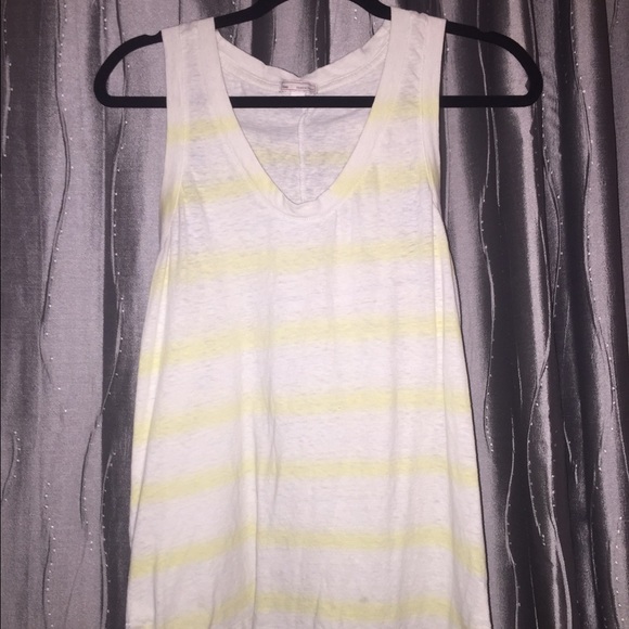 Faded yellow Gap tank