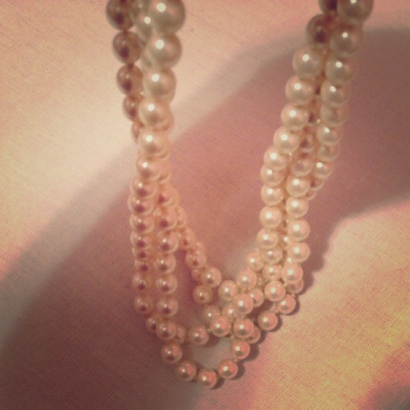 Long pearl necklace!