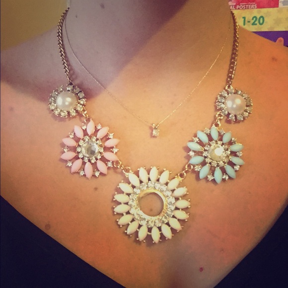 Gorgeous statement necklace