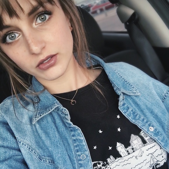 Meet your Posher, Macy - Picture 2 of 4