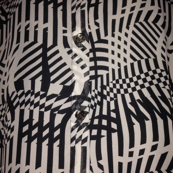 Asymmetrical black & white top! - Picture 3 of 4