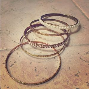Gold pearls bangle bracelet set