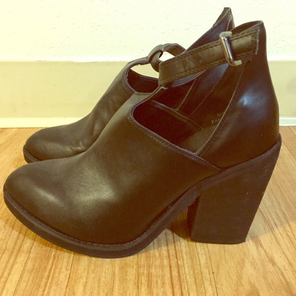 Deena and ozzy black booties. Size 7