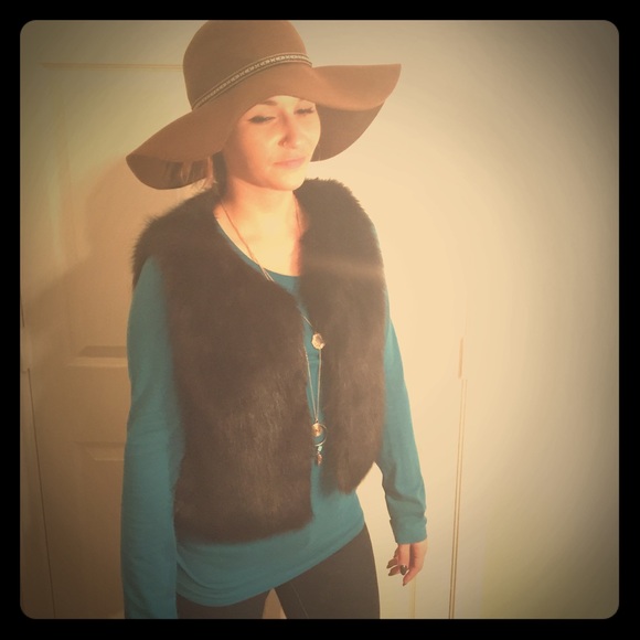 FUR VEST