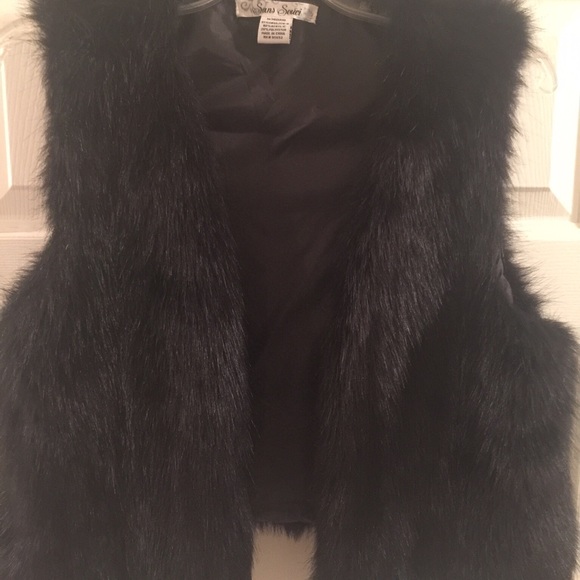 FUR VEST - Picture 2 of 2