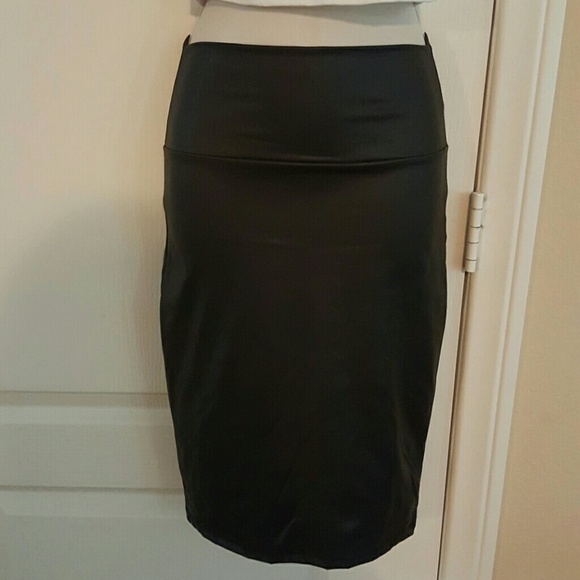 Sexy faux-leather skirt.