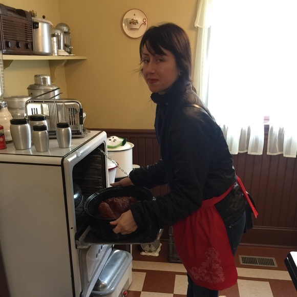 Meet your Posher, Jen - Picture 2 of 2