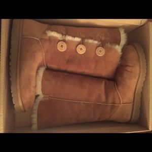 Tall baileys button chestnut uggs