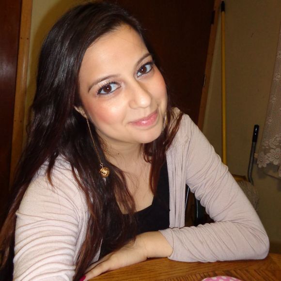 Meet your Posher, Senia